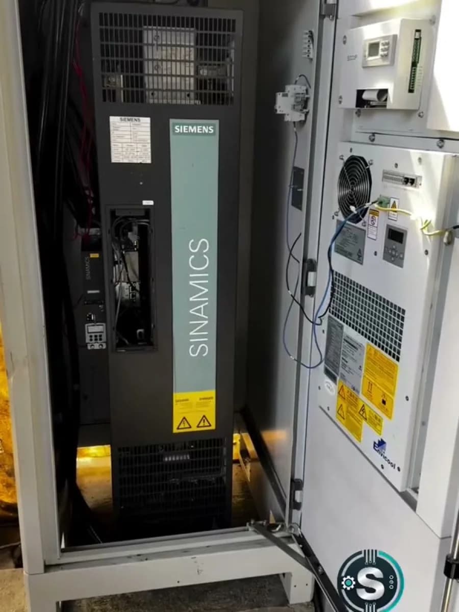 Variador Siemens SINAMICS de 350 HP en su gabinete